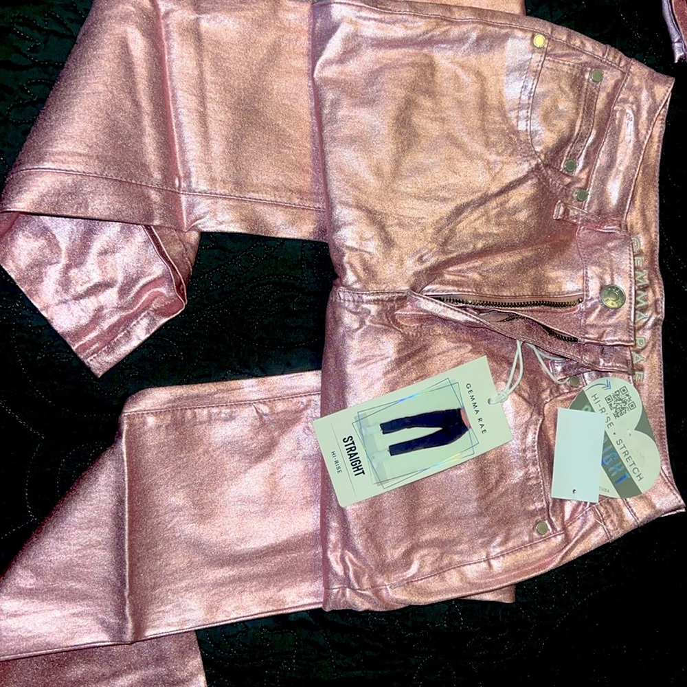 NWT Stunning PINK metallic jeans. Size 7 Hi-Rise